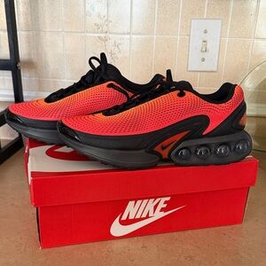 Nike Men's Orange and Black Sneakers